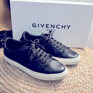 🖤🖤Givenchy | Black Leather Sneakers | Size 38 🖤🖤